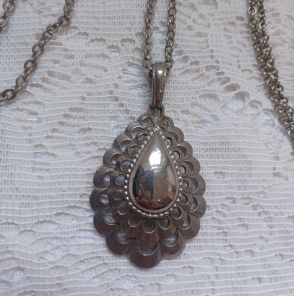 Vintage Necklaces - Picture 3 of 7